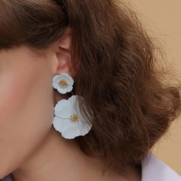 Large petal earrings with a niche design - Picture 3 of 6